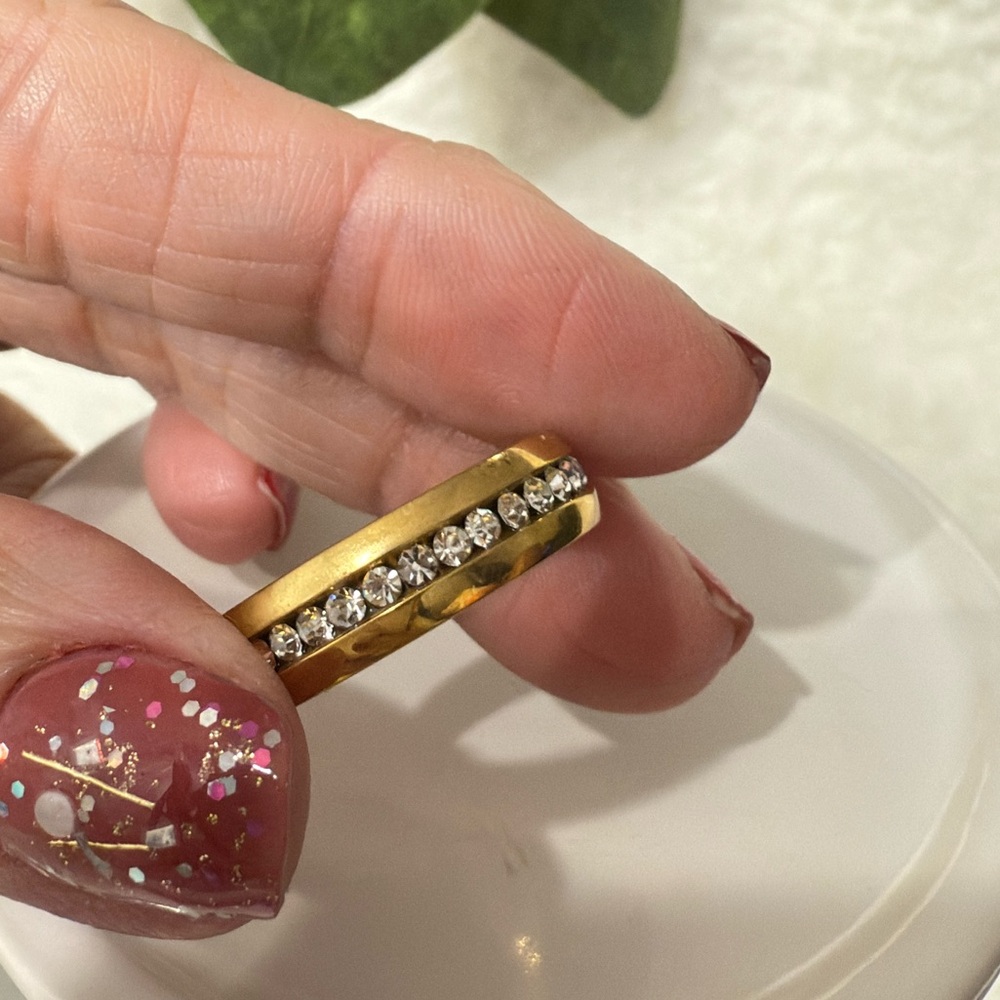 Unisex Band Rhinestone Ring Made Of Stainless Steel (Various Sizes) - Picture 7 of 13